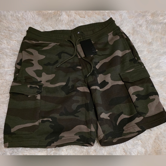 CSG Men's Sweat Camouflage Cargo Shorts Sz. Large NWT - Picture 1 of 5